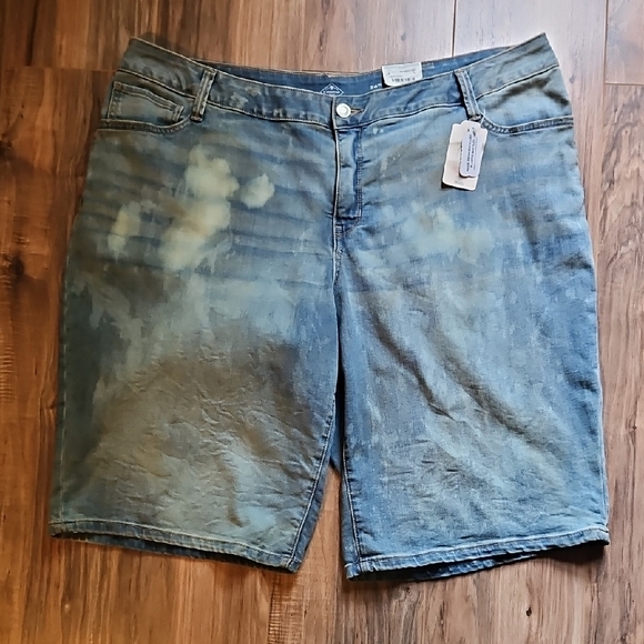 St. John's Bay Pants - St Johns Bay Lt Blue Lagoon Reverse Bleached Mid Rise Bermuda Shorts 24W